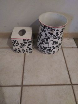 Heavy Artsy Bathroom Decor