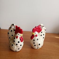 Hen And Rooster Salt And Pepper Shakers