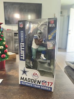 Ezekiel Elliot Ultimate Team Series Action Figure