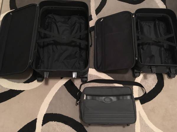 Lewis & Hyde Rolling Travel Luggage set of 2. Size 26in 17in. Good  condition.