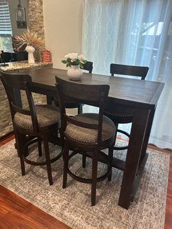 Dinning table and 4 chairs