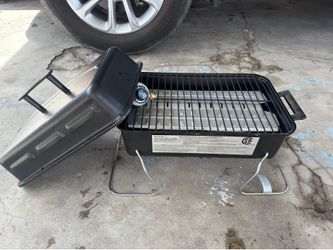 Portable gas grill