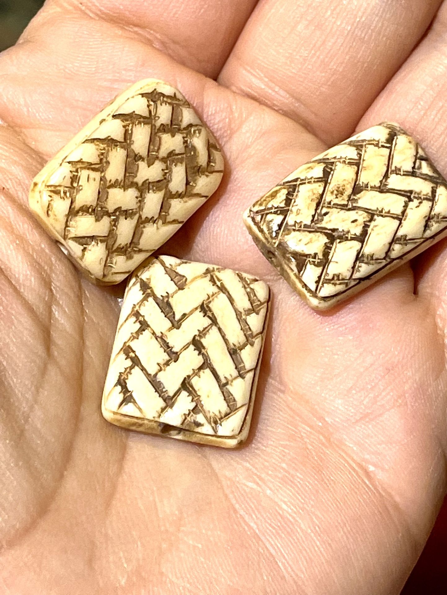 4 Carved Horn Beads