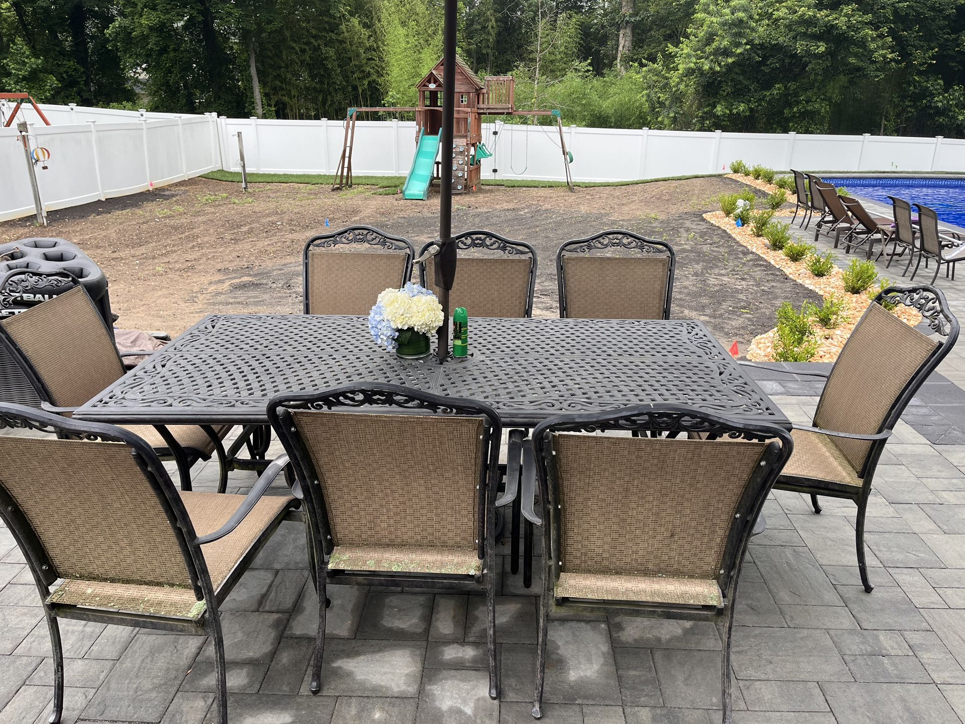 Solid, Metal table and chairs
