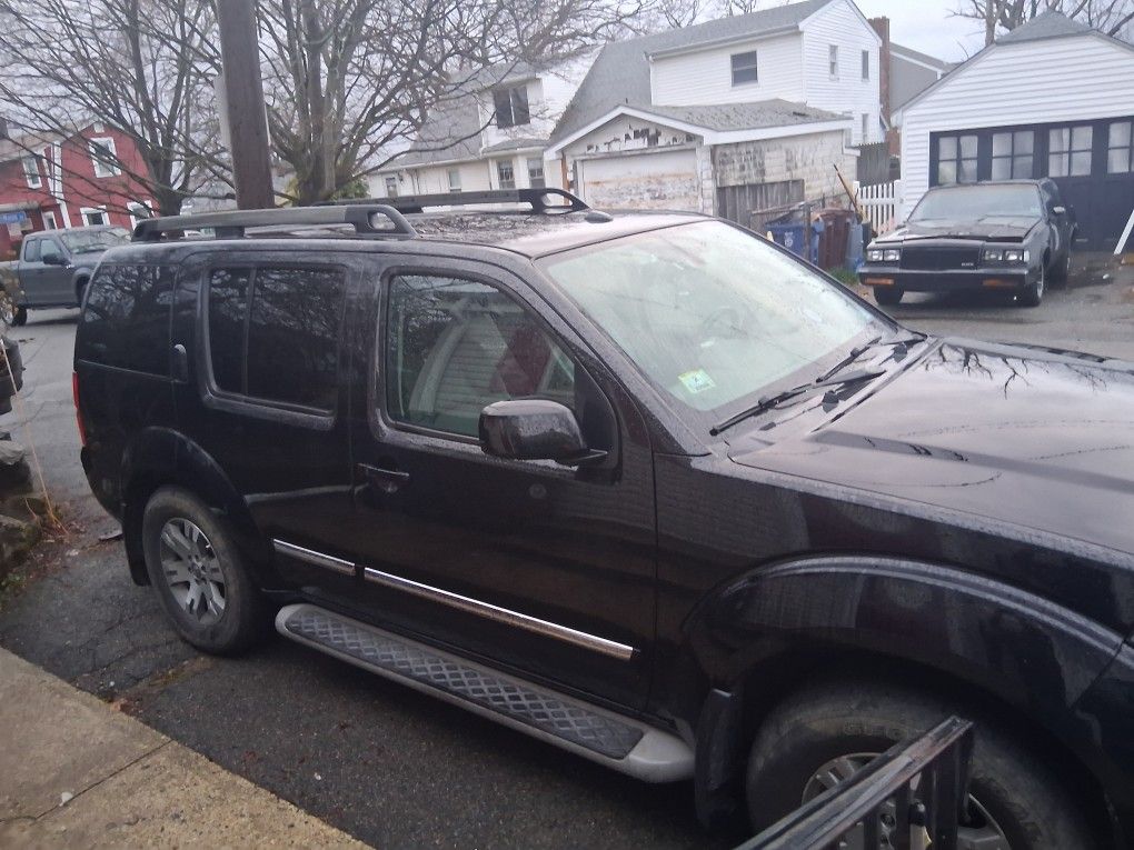 Women's Skirt 2012 NUZSAN pathfinder PLATNUM EDITION 4 WHEEL DRUVE 123 THOUSAND ORIGINAL MILES BLACK WITH BLACK INTERIOR make Me An Offer Maintained