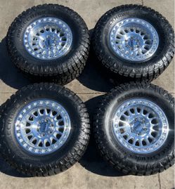 Brand new 18 inch Kmc 552 rims with brand new 35x12.50r18 Blackhawk R/T