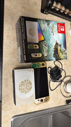 Limited edition Nintendo switch The Legend of Zelda Tears of The Knight
