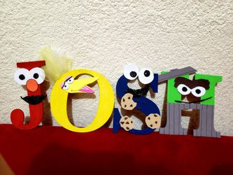Elmos costume letters