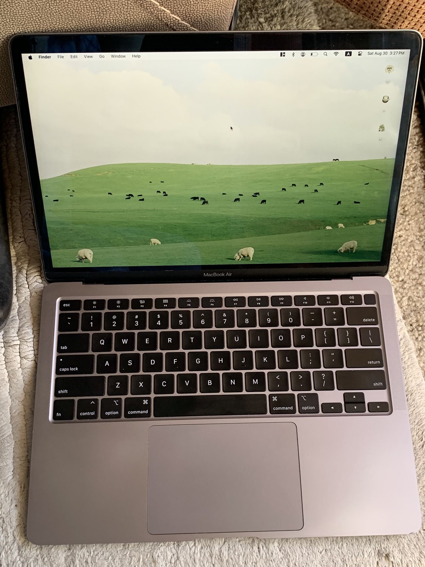 Macbook Air 13 inch 2020 intel i3 cpu 8 gb memory 250gb storage
