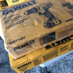 Dewalt DCD710S1 12v Drill/Driver Kit