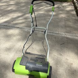 Greenworks Dethatcher