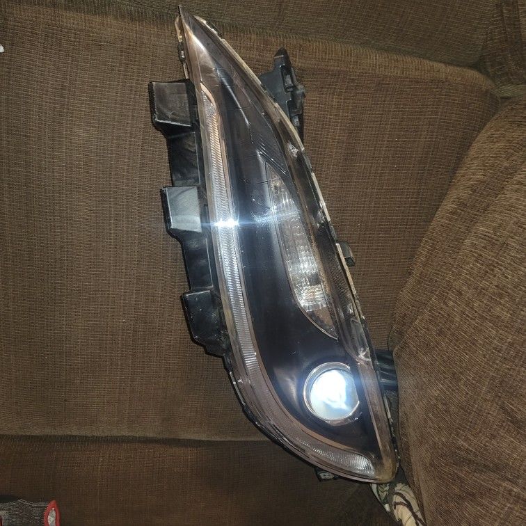 Chrysler (contact info removed)-2017 Driver Side Headlight