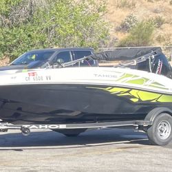 Boat Tahoe T16