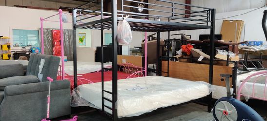 New full over full bunk bed