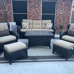 Patio Furniture Excellent Condition 