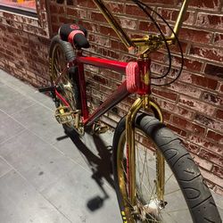 Geared throne red coraline