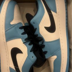 nike dunks & converse