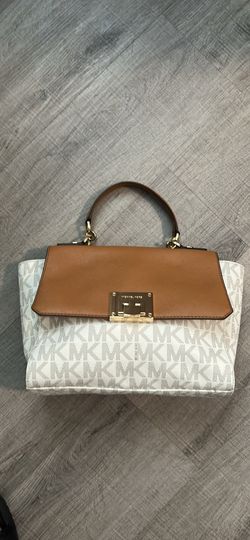 Micheal Kors  pocket book