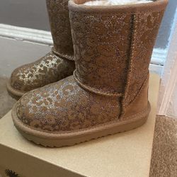 Ugg T Classic II Glitter Leopard- Size 9 Kids