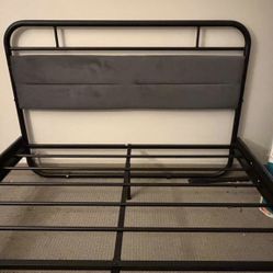 Queen Bedframe 
