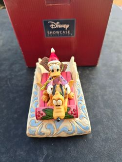 Disney showcase Donald figure