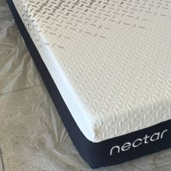 Nectar Premier Memory Foam, Twin XL, Like New, Perfect Condition