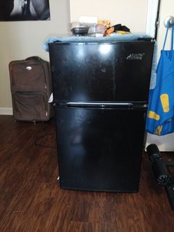 Mini Fridge For Ur Room Or Whatever