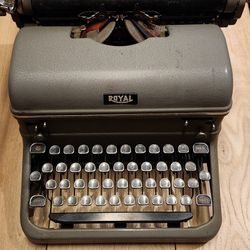 1949 KMG Vintage Antique  Royal Type Writer
