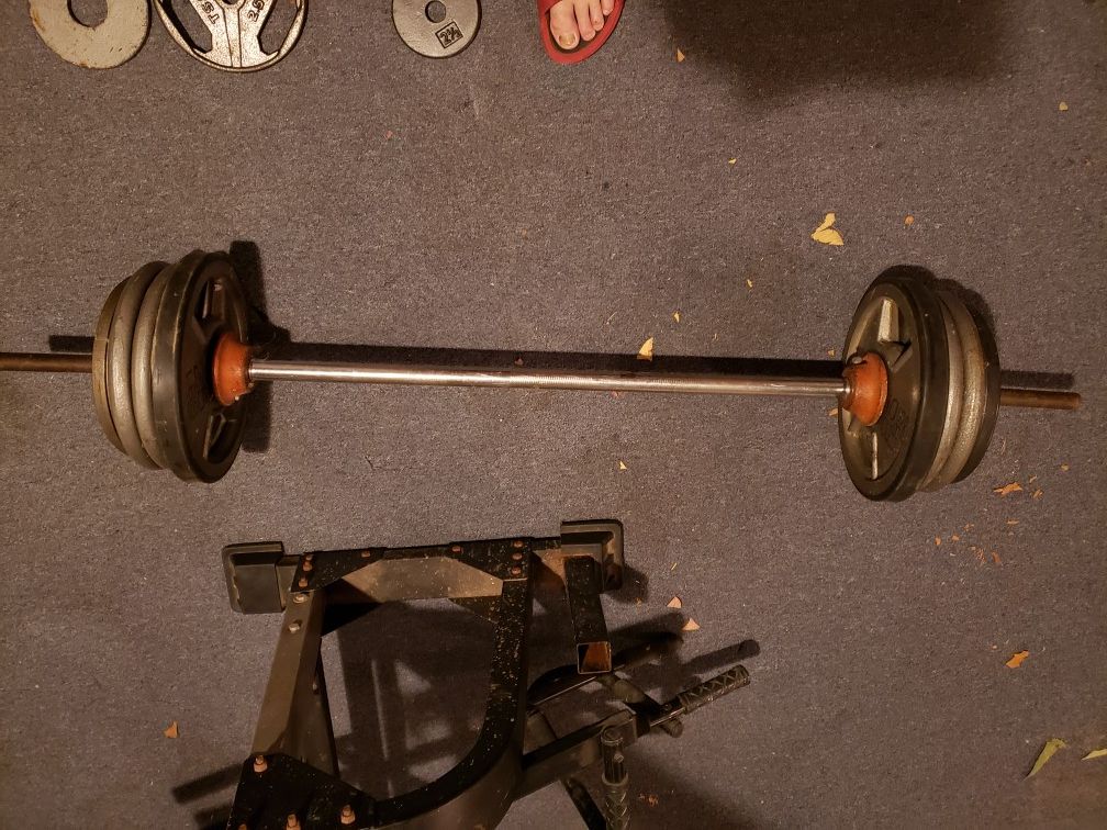 200 lbs reebok weights with curl bar and str8 bar for Sale Tulsa, OK - OfferUp