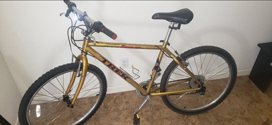 Vintage TREK SnapOn 80th Anniversary (2000)