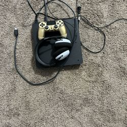 PS4 Slim 