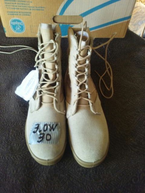 Military HOT WEATHER DESERT BOOTS..NWT.