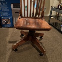 ☀️☀️Antique Bankers Chair ☀️☀️