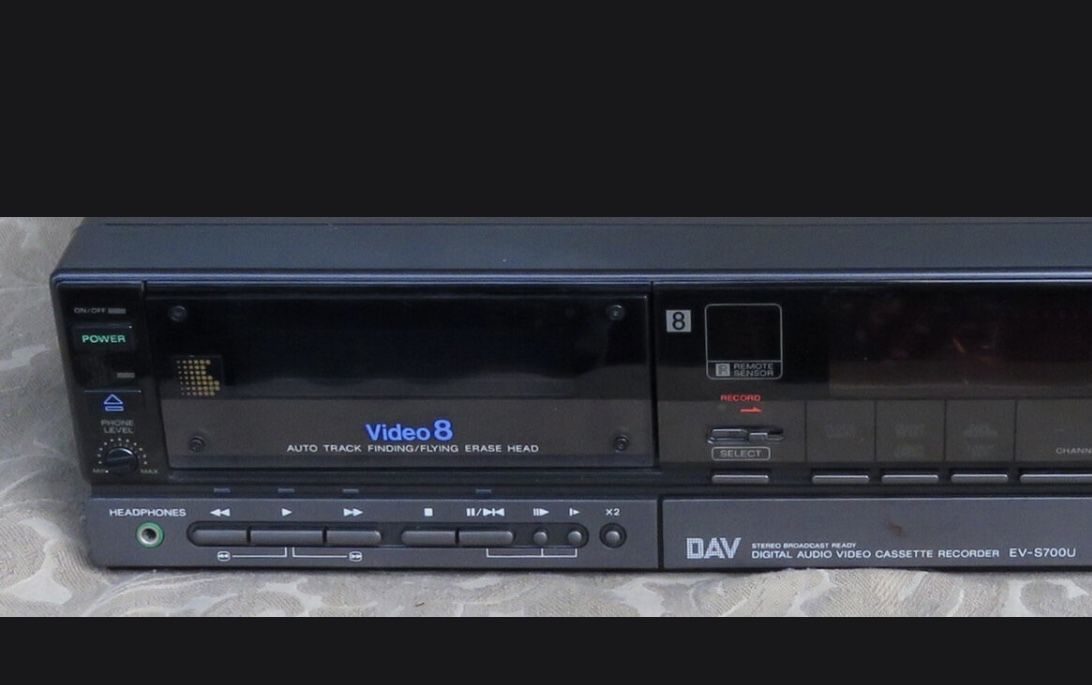 *** SONY EV-S700U VIDEO RECORDER ***