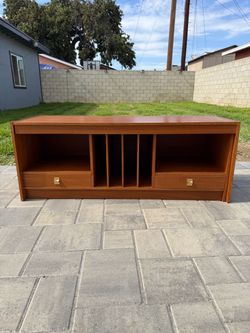 Vintage Mid-Century Modern Expandable Media Console / Credenza