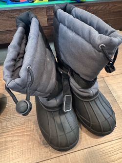 Semi-used Kids Snow Boots (size 1) $5