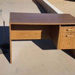 Free Desk & Speaker Stands(2)