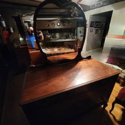 Antique Heart-shaped Mirror Dresser 