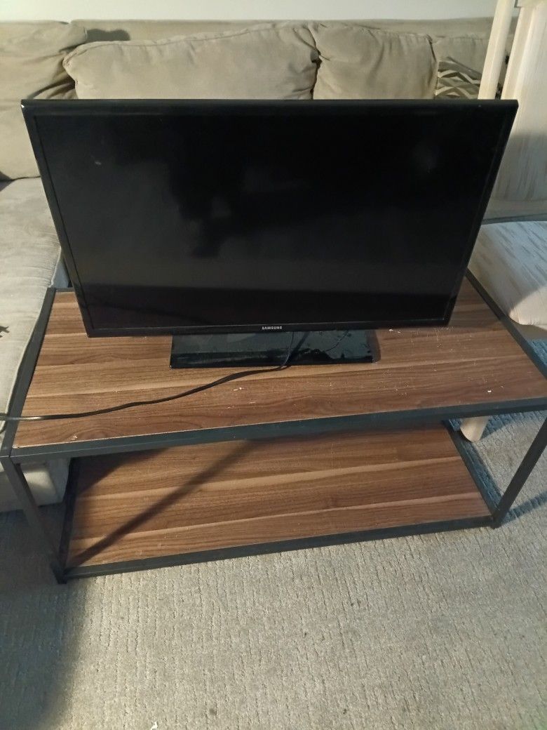 32 " Samsung Works Good No Remote