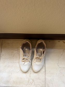 Tennis shoes size 9 women’s