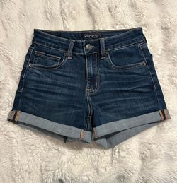 Woman’s high rise midi Aeropostale shorts
