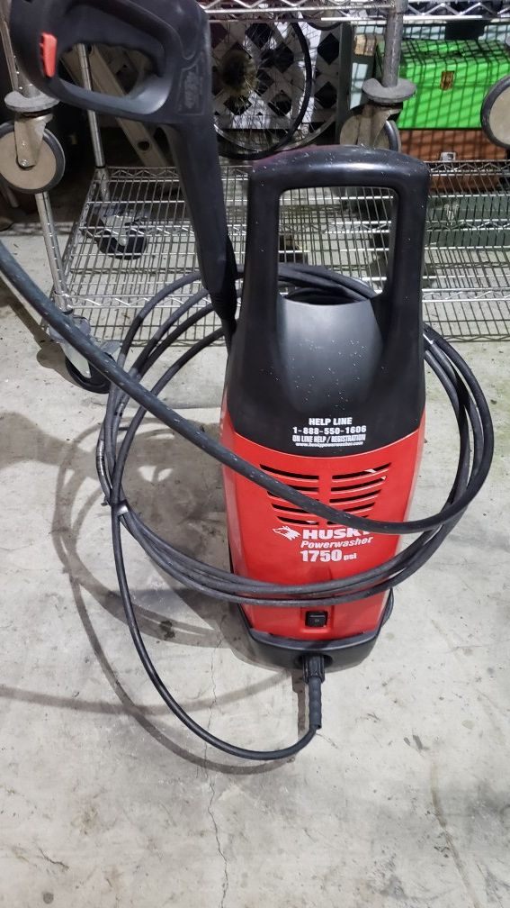 Husky 1750 PSI electric power washer with hose and gun fully functional