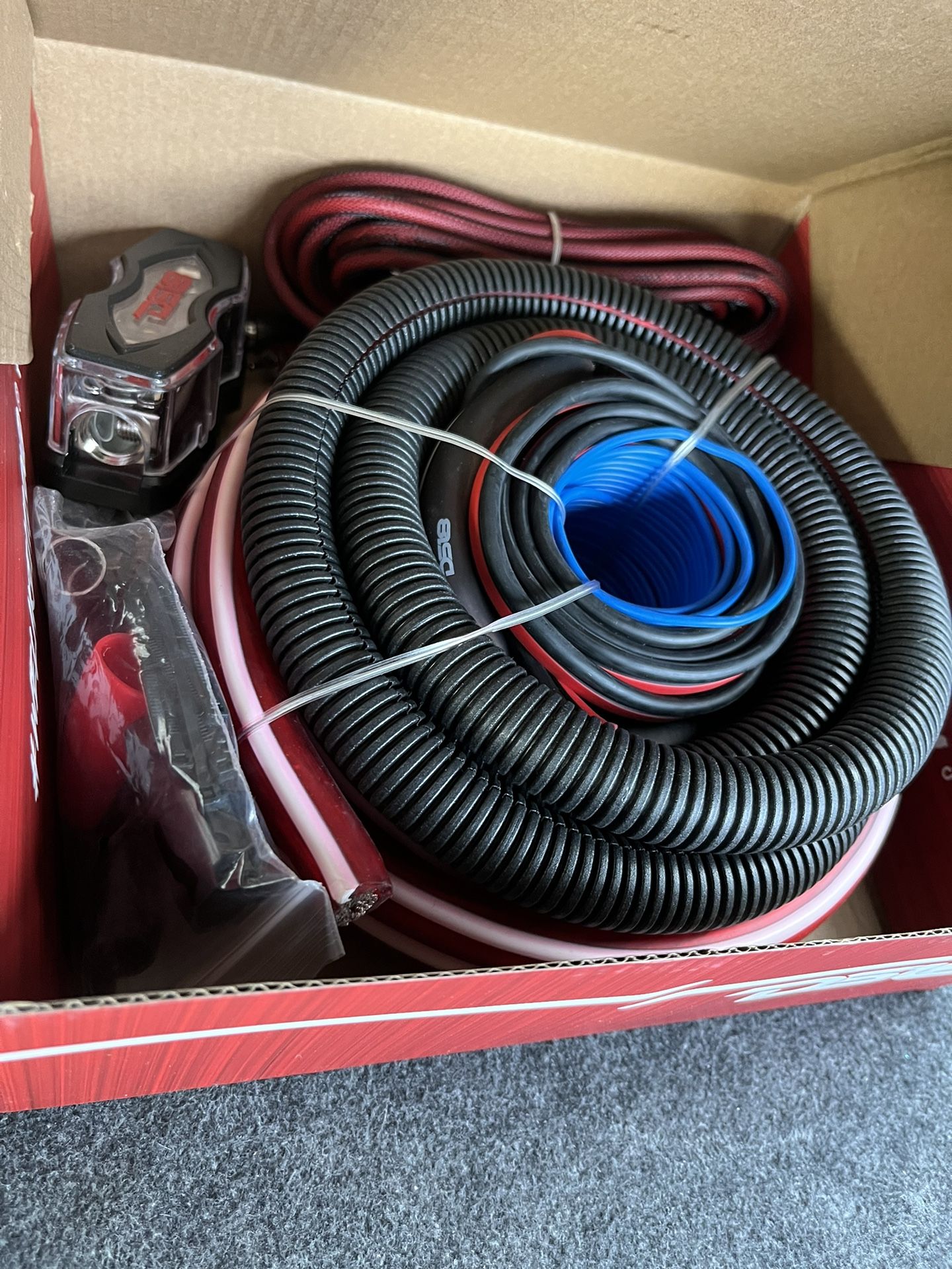 Ds18 Zero Guage Amp Kit Comes Wit Fuse Block Rca And Speaker Wires Brand New $75