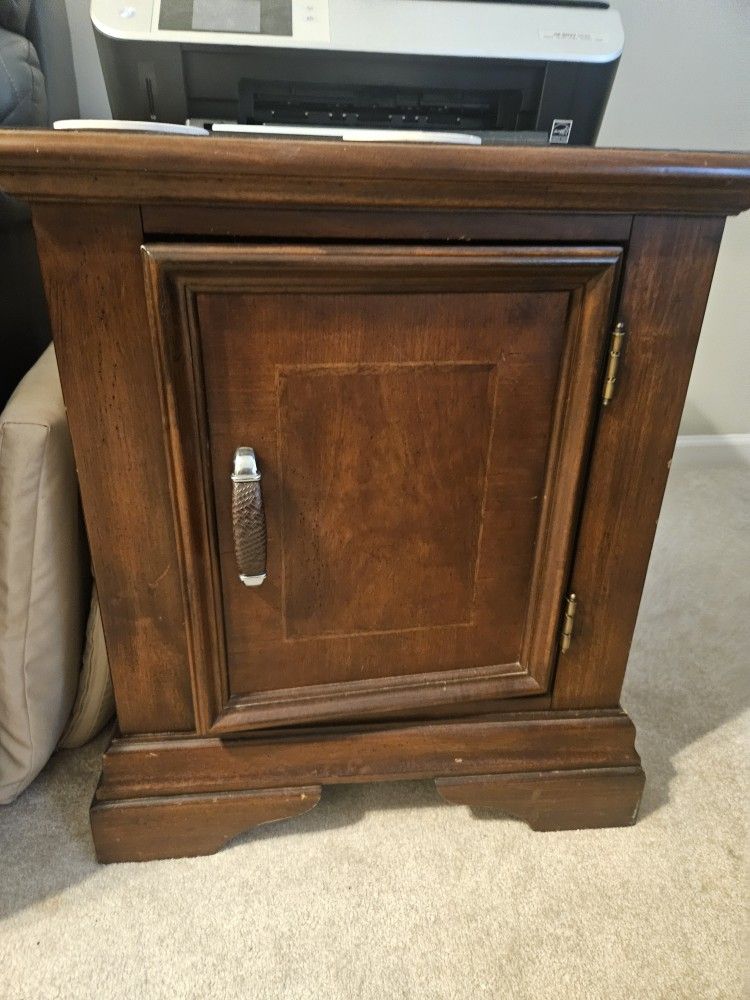 2 Matching End Tables