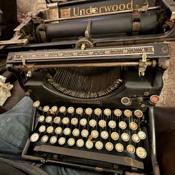 Antique  Underwood Typewriter - Model 5 