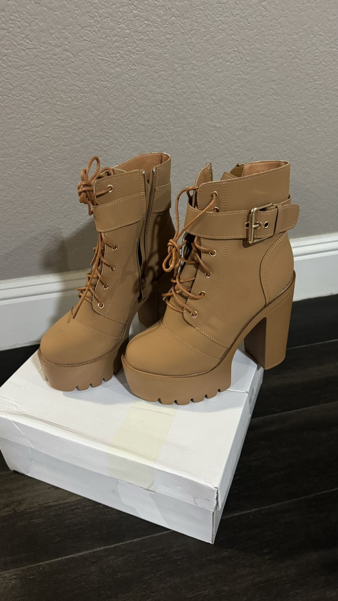 Brandnew Boots Size 7 Retail Value $119 + Tax,All Products : American Fashion Style Bags On Sale