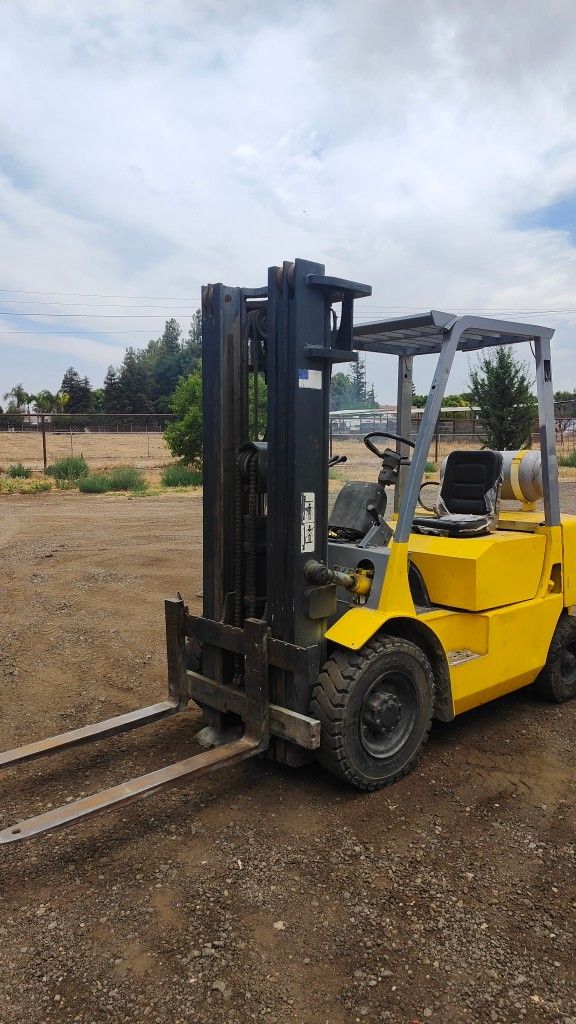Mitsubishi Pneumatic Forklift 5,000 Lb Capacity
