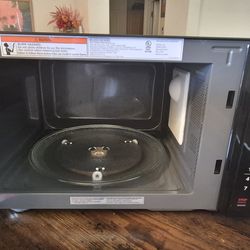 Black+Decker 900W Microwave (0.9 cu. ft.) – Stainless/Black – Very Clean