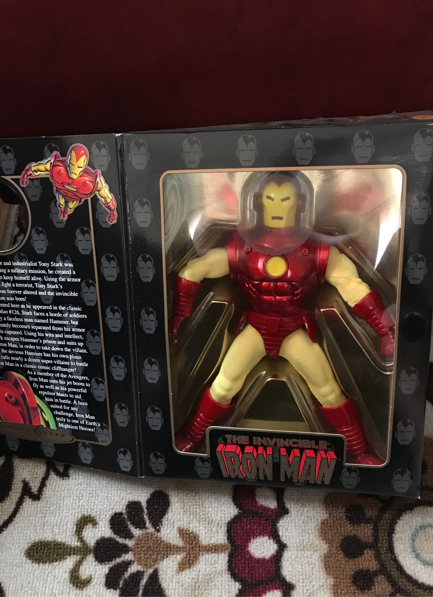 Famous cover series action figures hulk Iron man