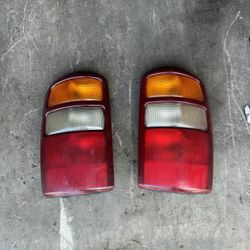 Parts Yukon Denali Tail Lights 2002 To 2006